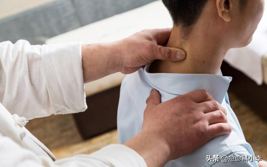 手发麻肩胛骨疼是什么病的先兆,手麻肩疼痛是什么原因