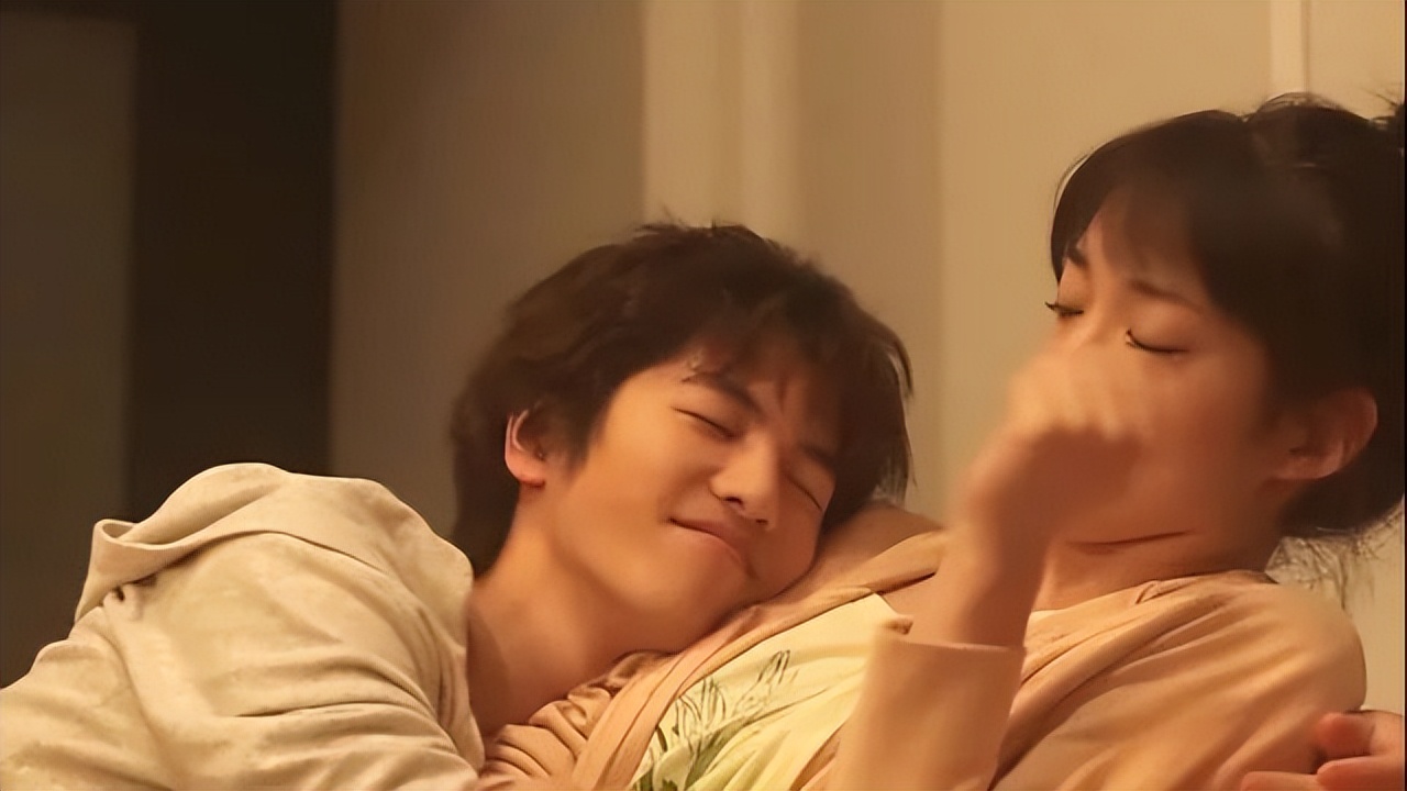 女生总喜欢亲亲抱抱男生,女朋友喜欢抱抱怎么回事