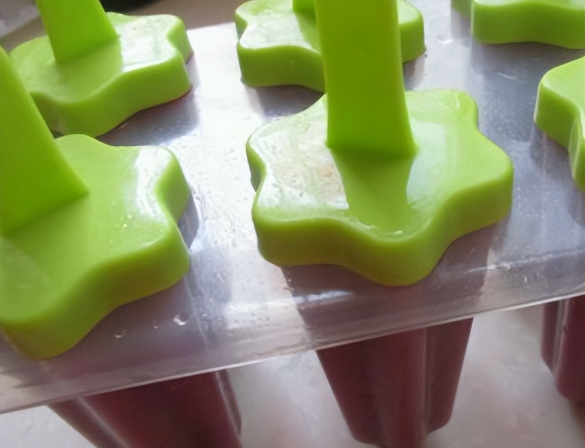 奶油冰淇淋家庭做法,自制薄荷冰淇淋