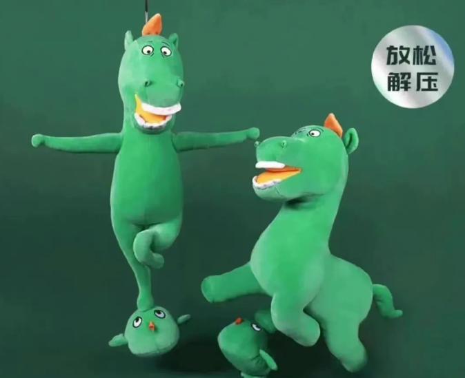 看了都说丑却又爱不释手，Q版“马踏飞燕”重现冰墩墩火爆盛状？