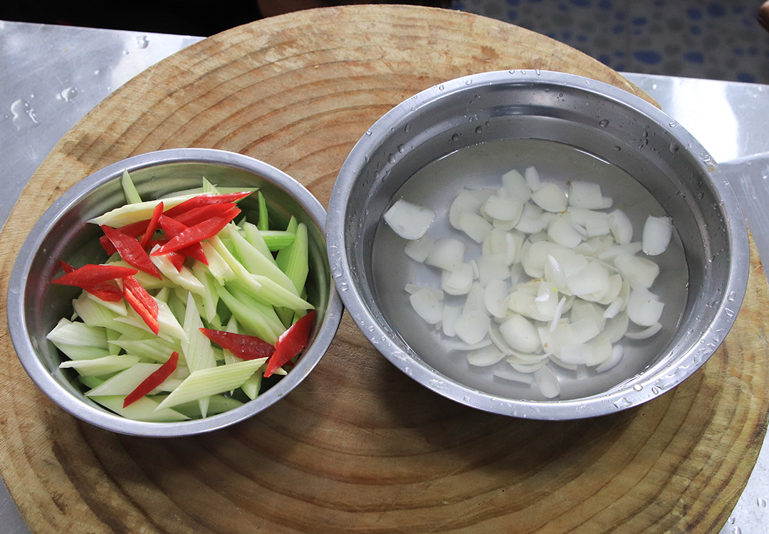 秋吃白冬吃黑春吃什么,秋季滋阴养肺吃什么