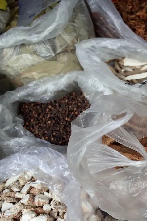 终于炒出了两锅会说自贡话的兔儿