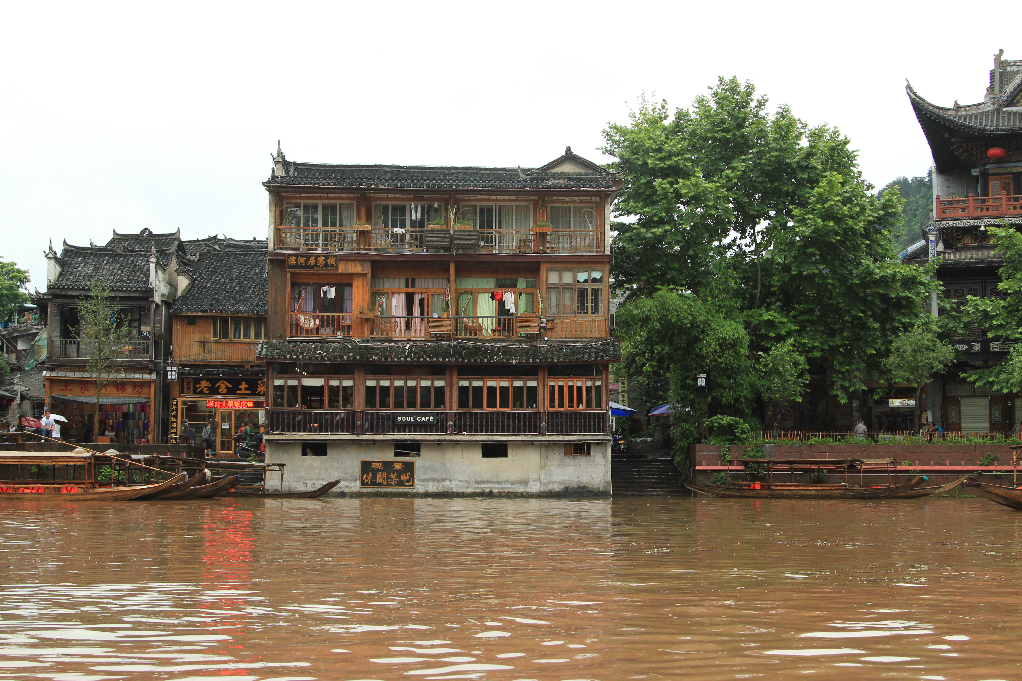 边城和凤凰古城哪个好玩,中国最美古城凤凰古城视频