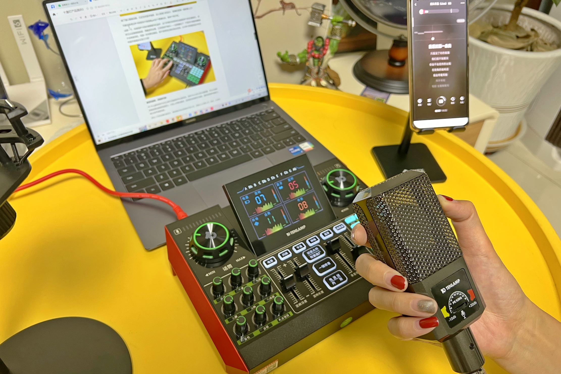 被董宇辉的才华打动，尝试开启直播，十盏灯G10声卡测评