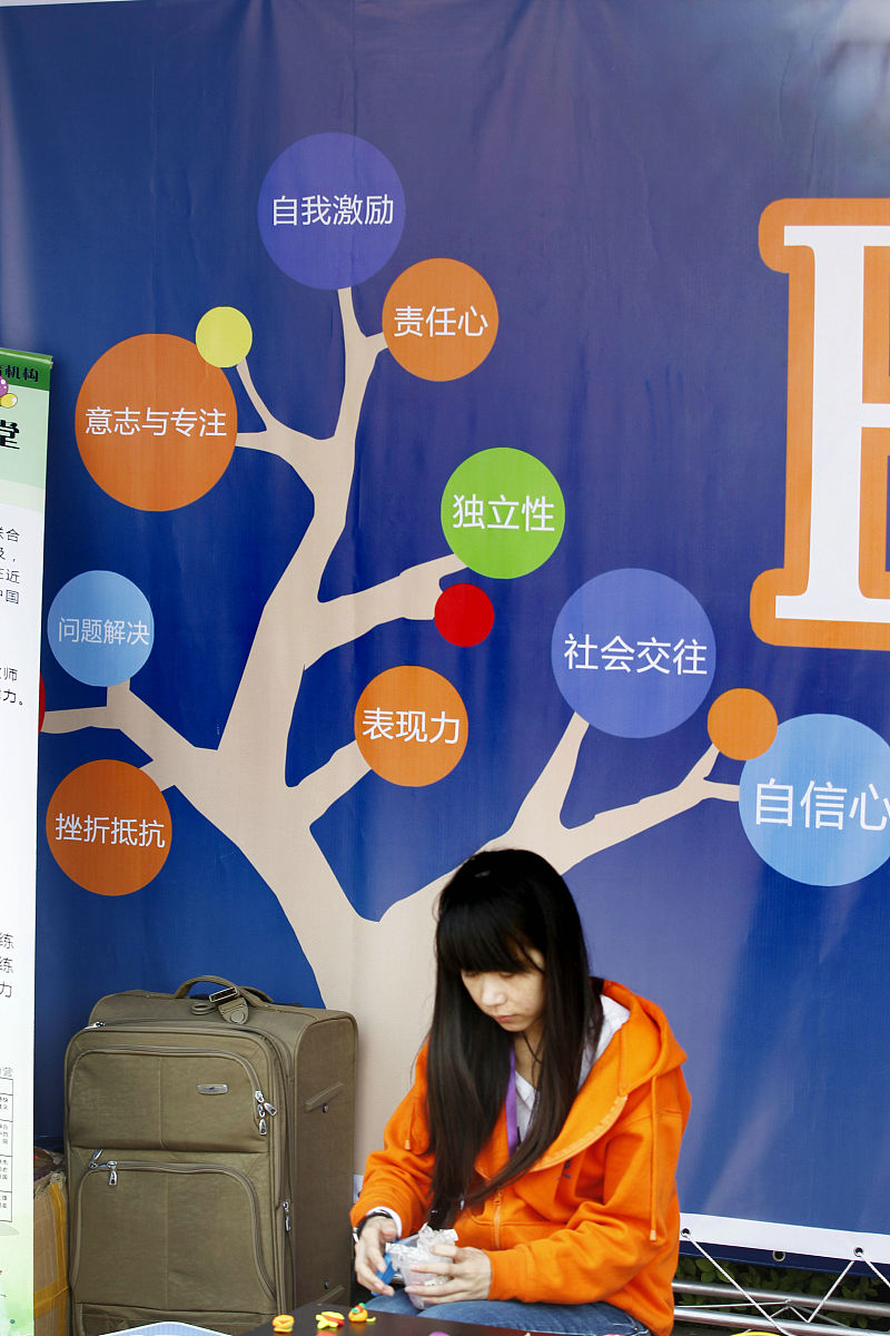 孩子没有安全感缺爱和家庭的关系,孩子内心孤独缺乏安全感怎么办