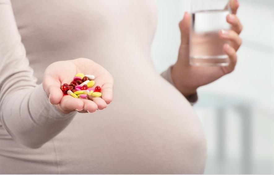 16岁女孩没有月经，到医院检查，被告知没有阴道、子宫，母亲哭了