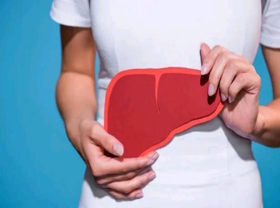 肝硬化身上长小红点痒是什么征兆,肝硬化脚面出了好多小红点有点肿