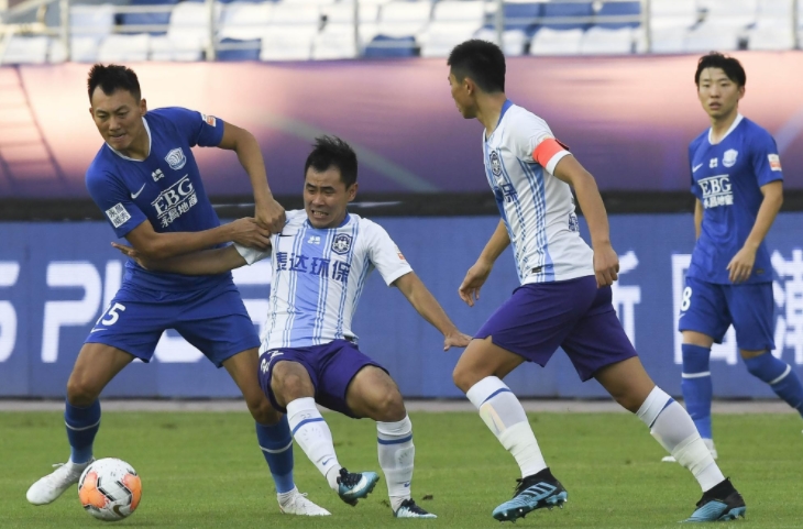 天津津门虎贝里奇进球于根伟反应,于根伟看贝里奇