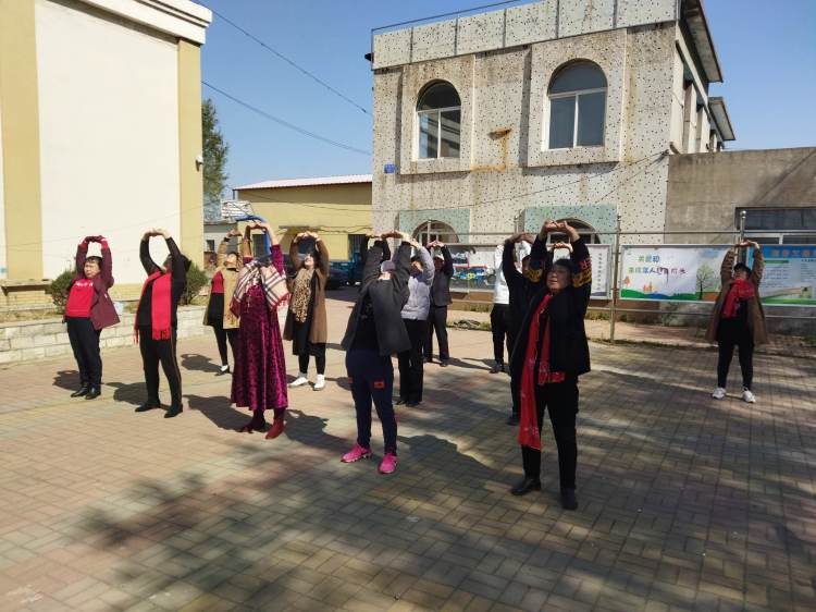 十里河九年一贯制学校起跳两邻休闲操