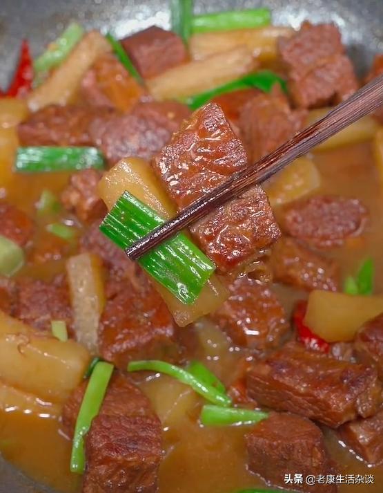 萝卜炖牛肉怎么做才软烂,萝卜炖牛肉软烂无比的秘诀