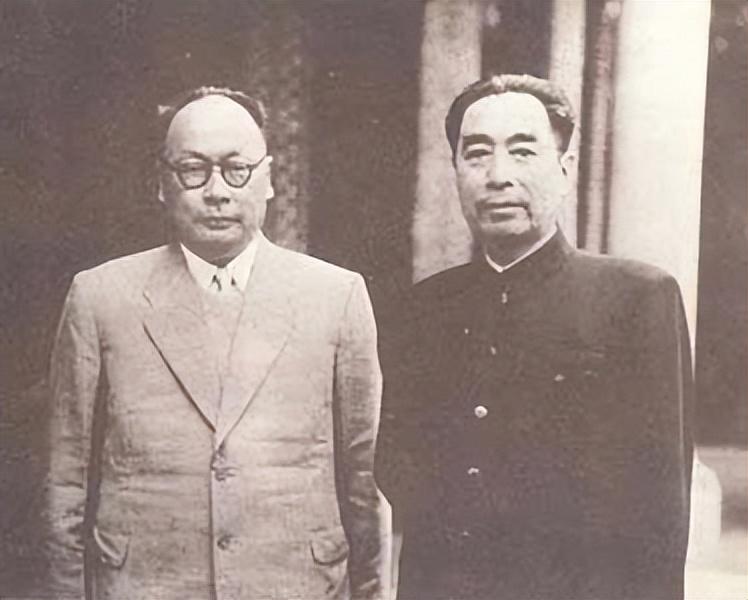 1955年十大元帅授衔，蒋介石指着陈毅对宋美龄说：这个人太厉害了
