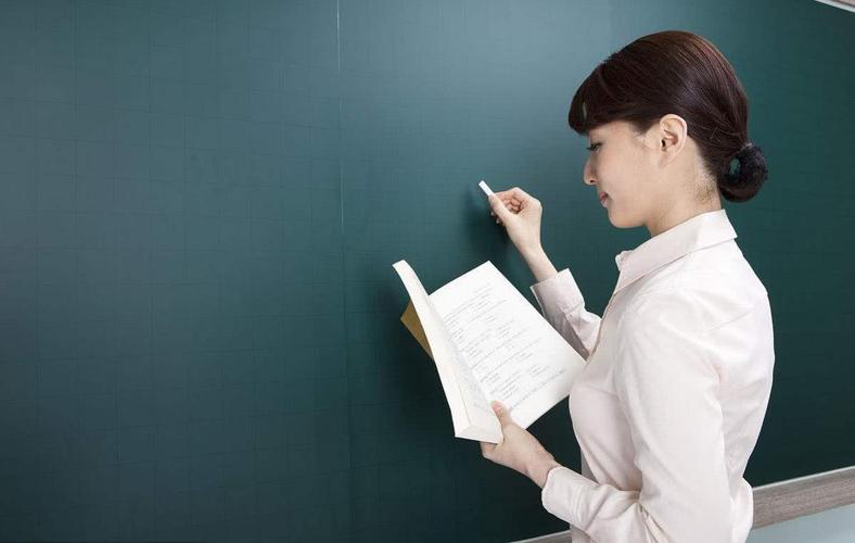 女生越老越吃香适合学什么专业,女生文科类最吃香的十大专业