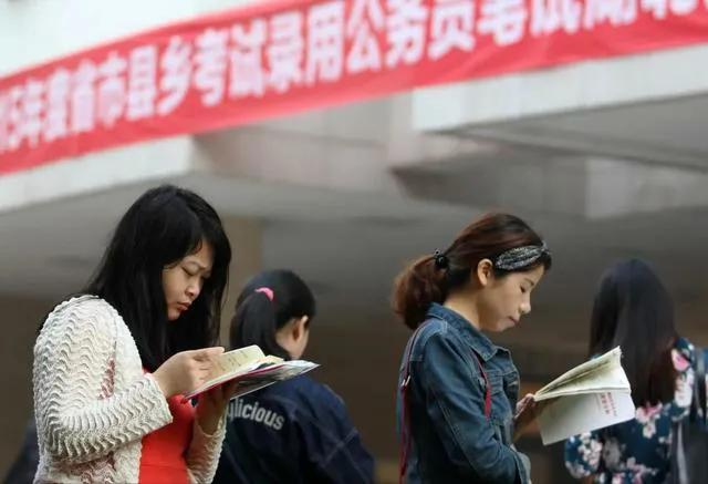 未来十年公务员有怎样的前景,中国为什么公务员最吃香