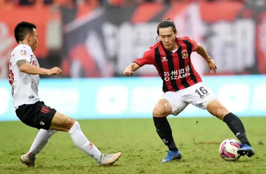 李智足球生涯,李富真的逆袭之路