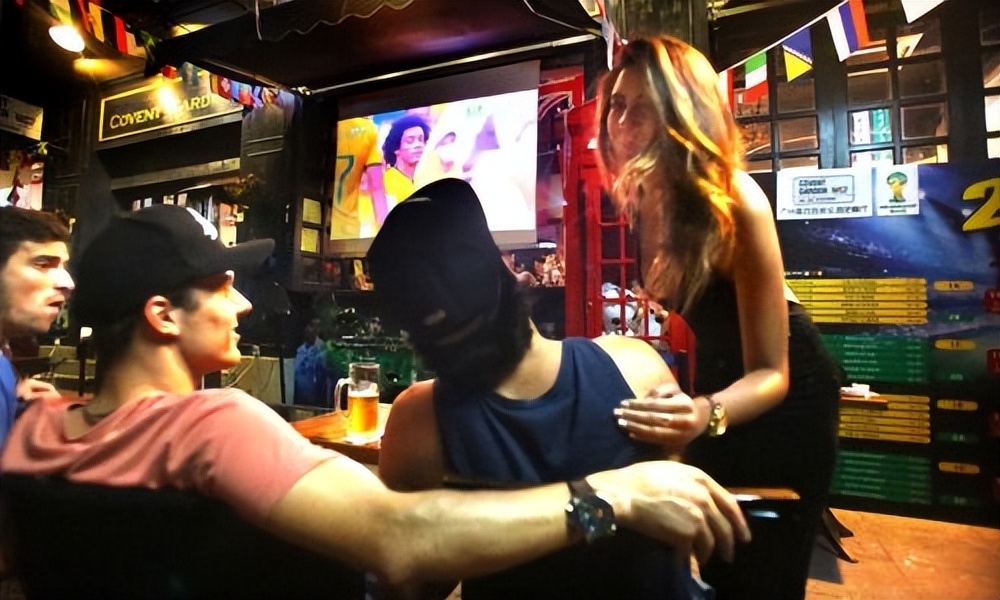 酒吧大屏幕互动视频,音乐酒吧大屏幕互动