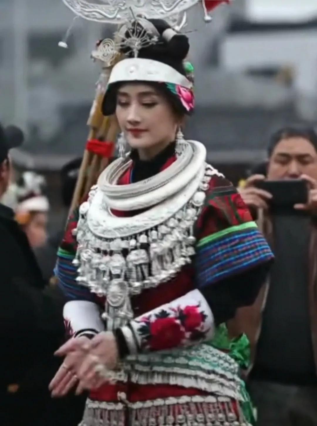 村花们闪亮登场的文案,村花进村的文案