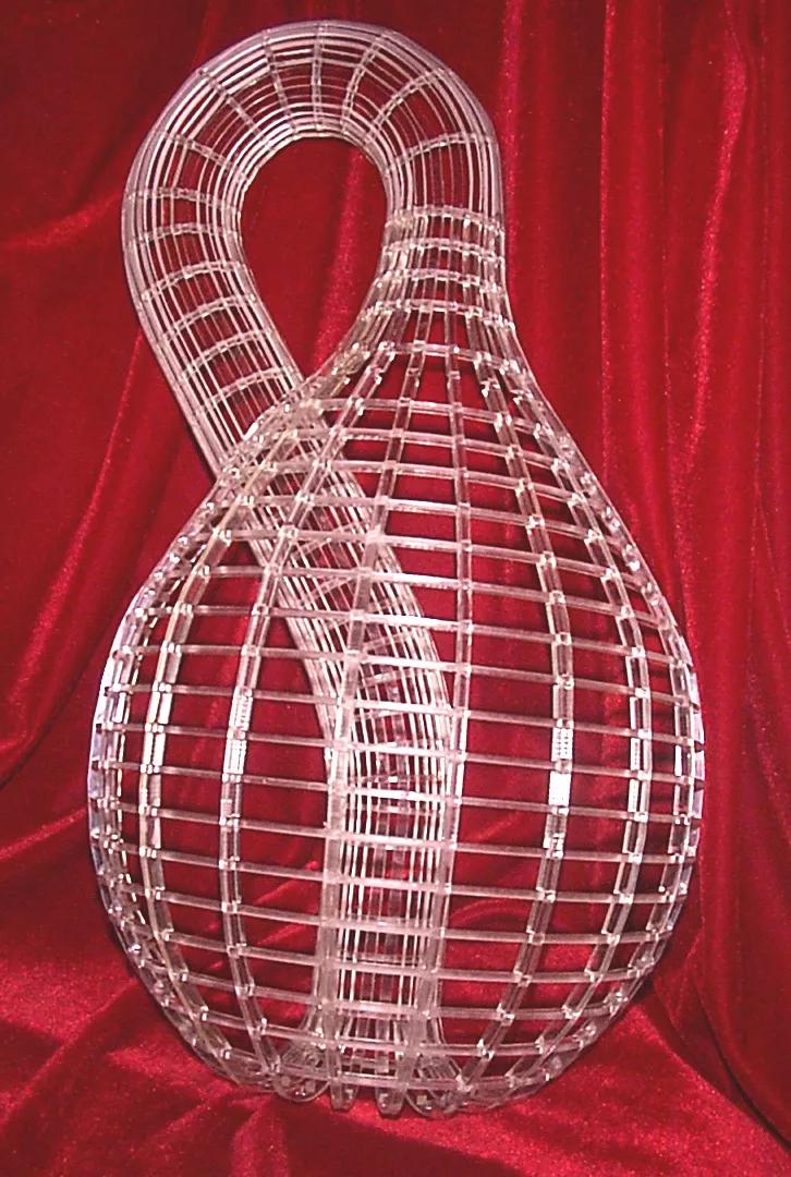 克莱因瓶四维空间图,克莱因瓶只能在四维空间里吗