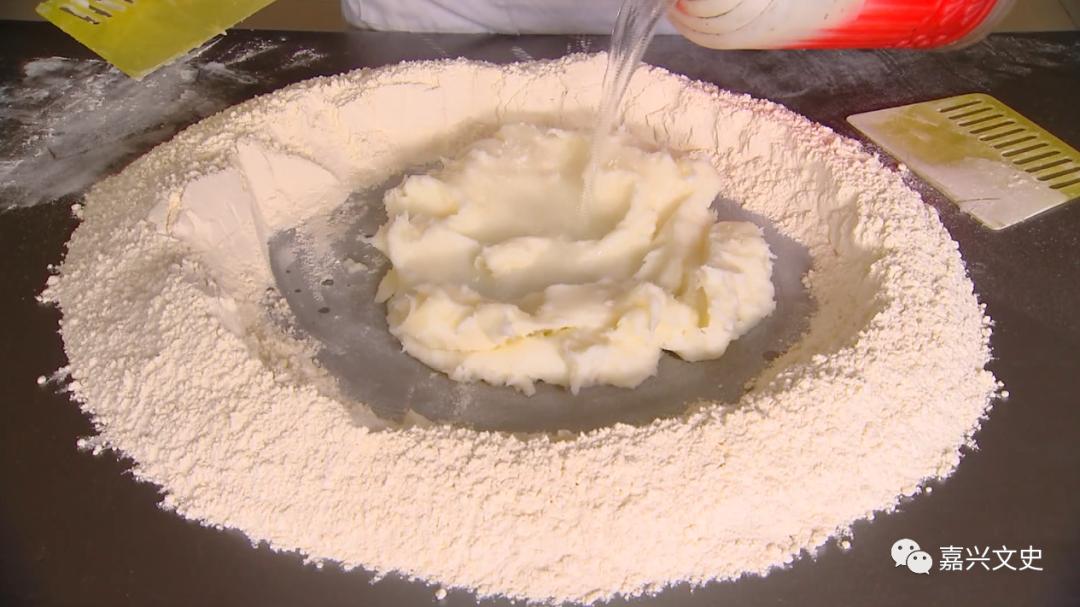 新塍新旺记月饼地址,新塍蓉蓉月饼排队