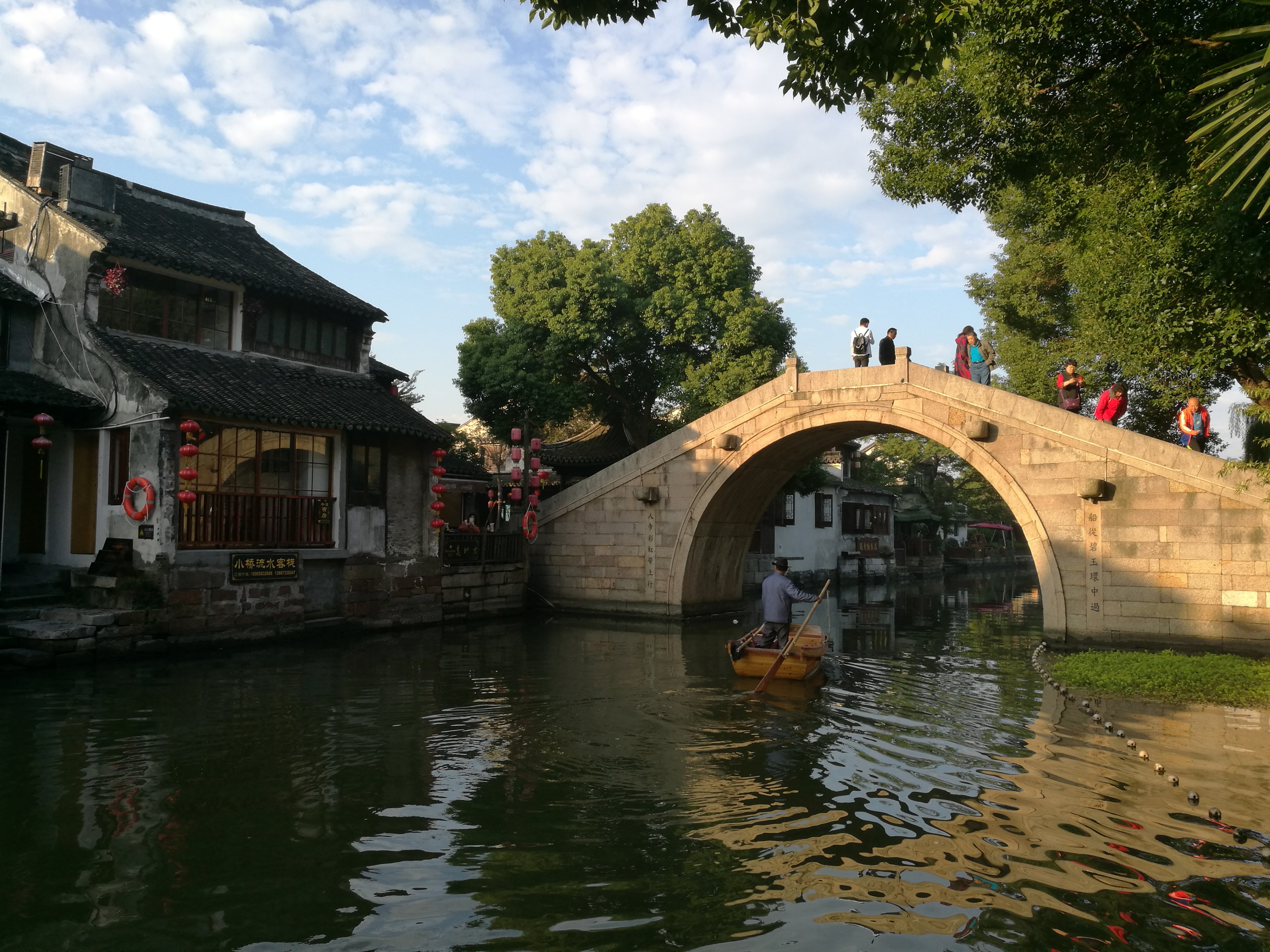 脸上长硬硬的小鼓包,脸上长小米粒疙瘩怎么办