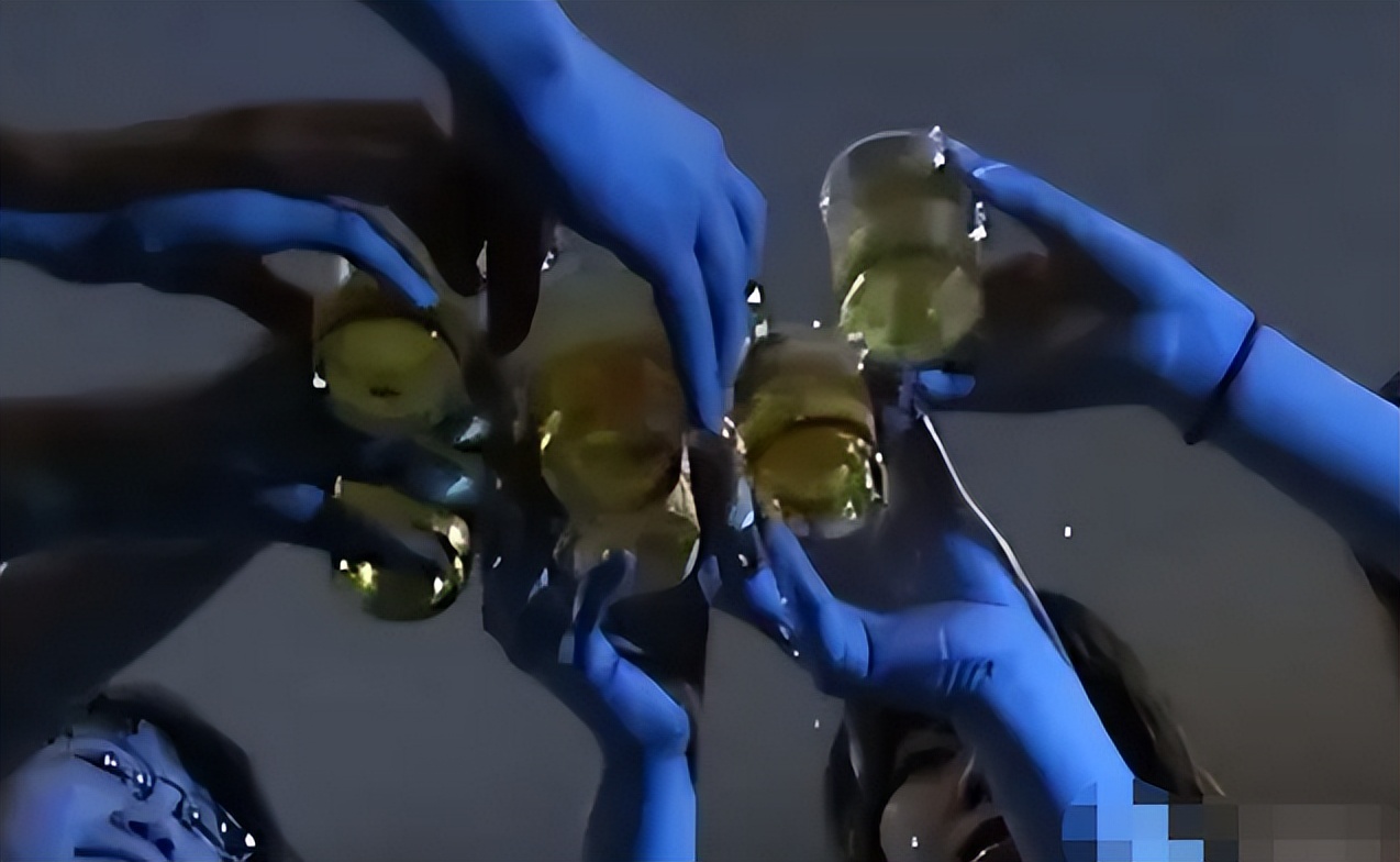 千杯不醉女孩刘静,湖南女孩刘静千杯不醉的视频播放