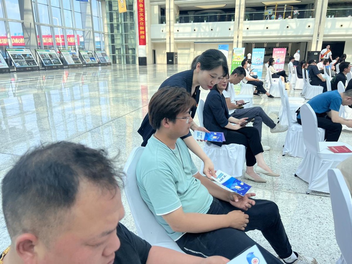 托稳“菜篮子”，守好“钱袋子”——恒丰银行南京分行反假主题宣传走进众彩物流