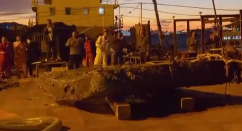 定远号打捞上岸后痛哭流涕,定远号被打捞上来了吗