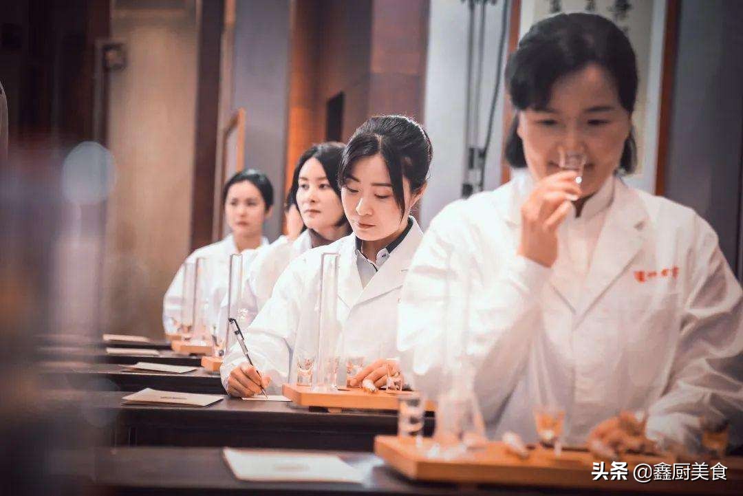西凤酒为什么口感不好,西凤酒到底哪一款好喝性价比高