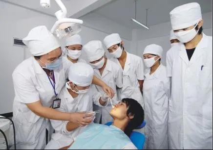 选择口腔医学专业的原因300字,三本读口腔专业有前途吗