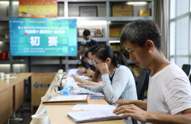 农民捡破烂捡到一个弃婴身价过亿,农村娃靠收废品为生全集