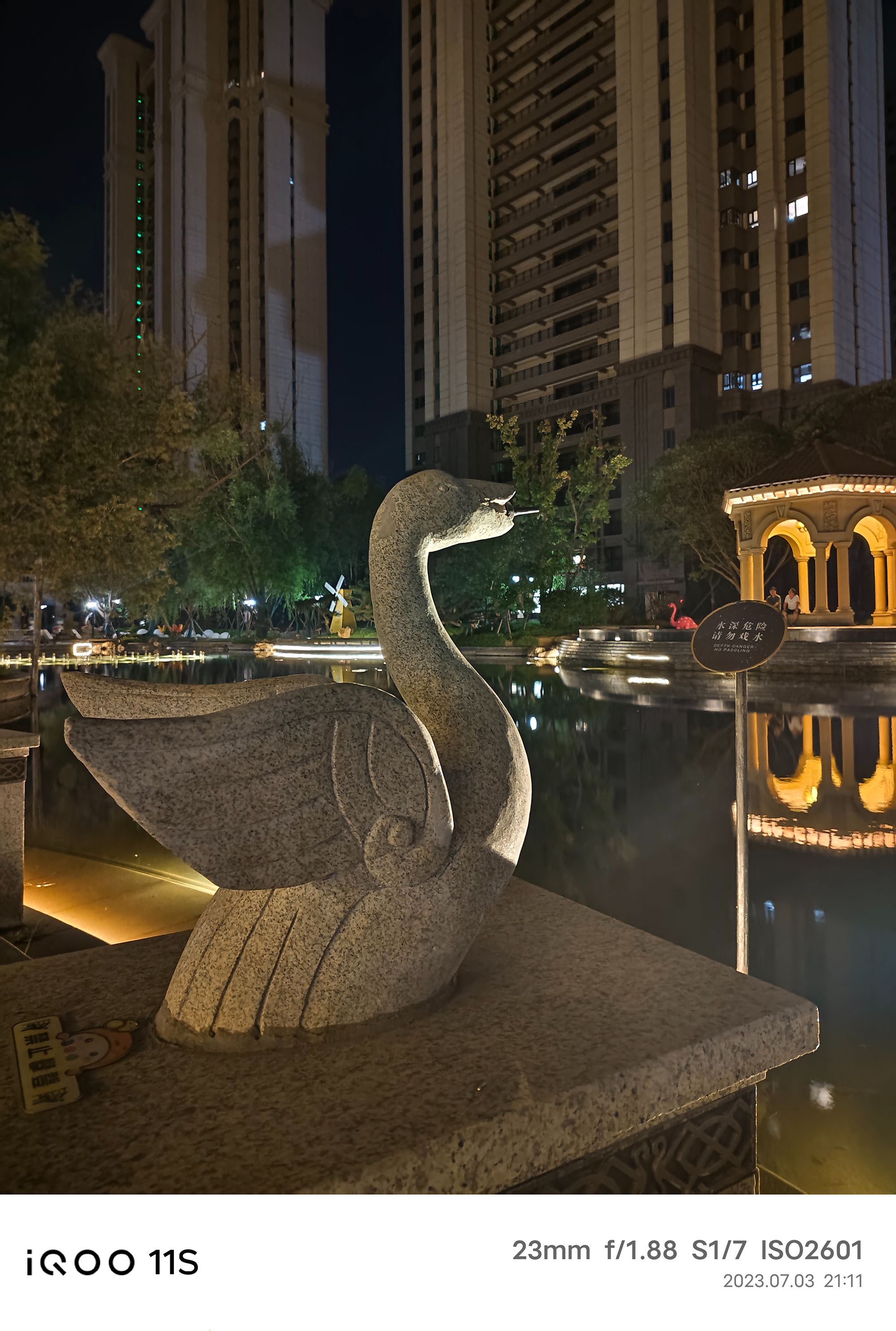 iQOO11S掀翻行业小饭桌，友谊小船真翻了：Super标准杯电竞旗舰