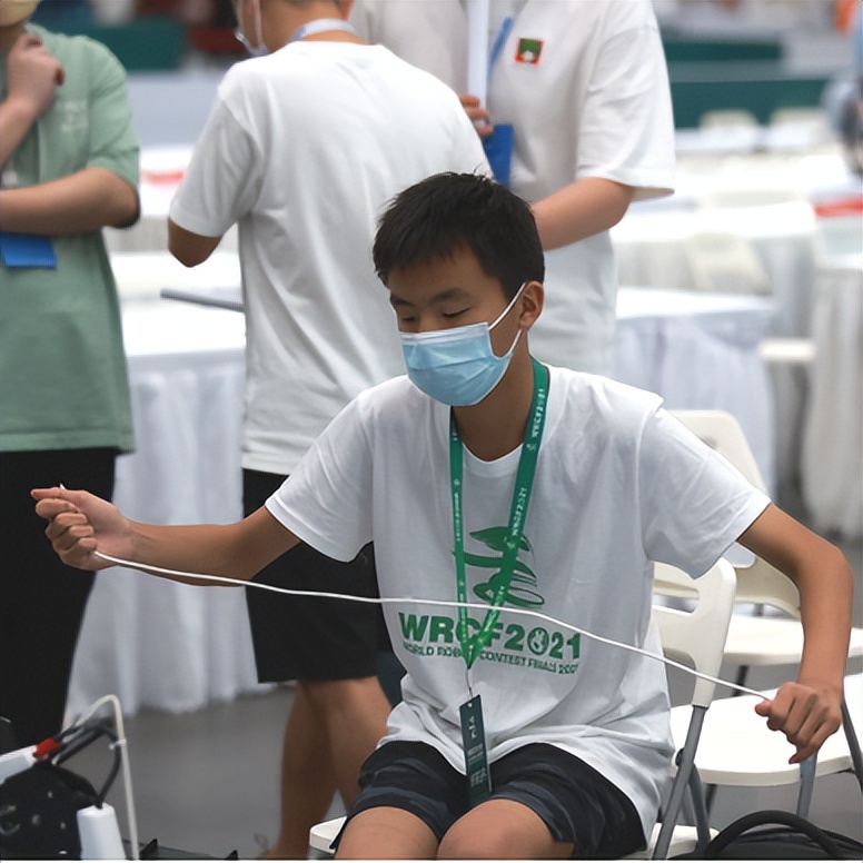 点亮科技梦想！南外河西初级中学学子在各级大赛中摘金夺银