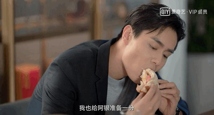 敢问这位男演员是沉浸在民国剧中无法自拔了吗?