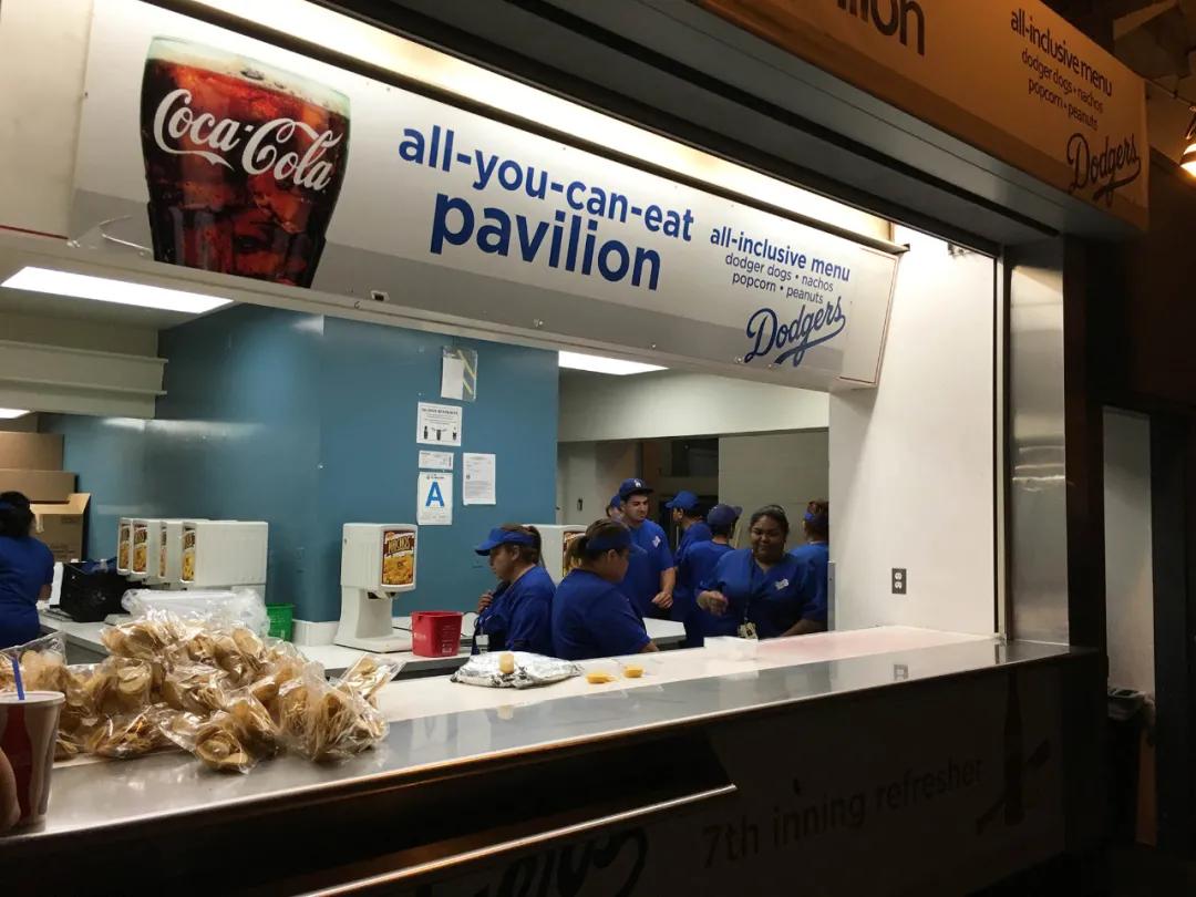 跟着近6万人一起看球是什么体验？来道奇球场就知道了