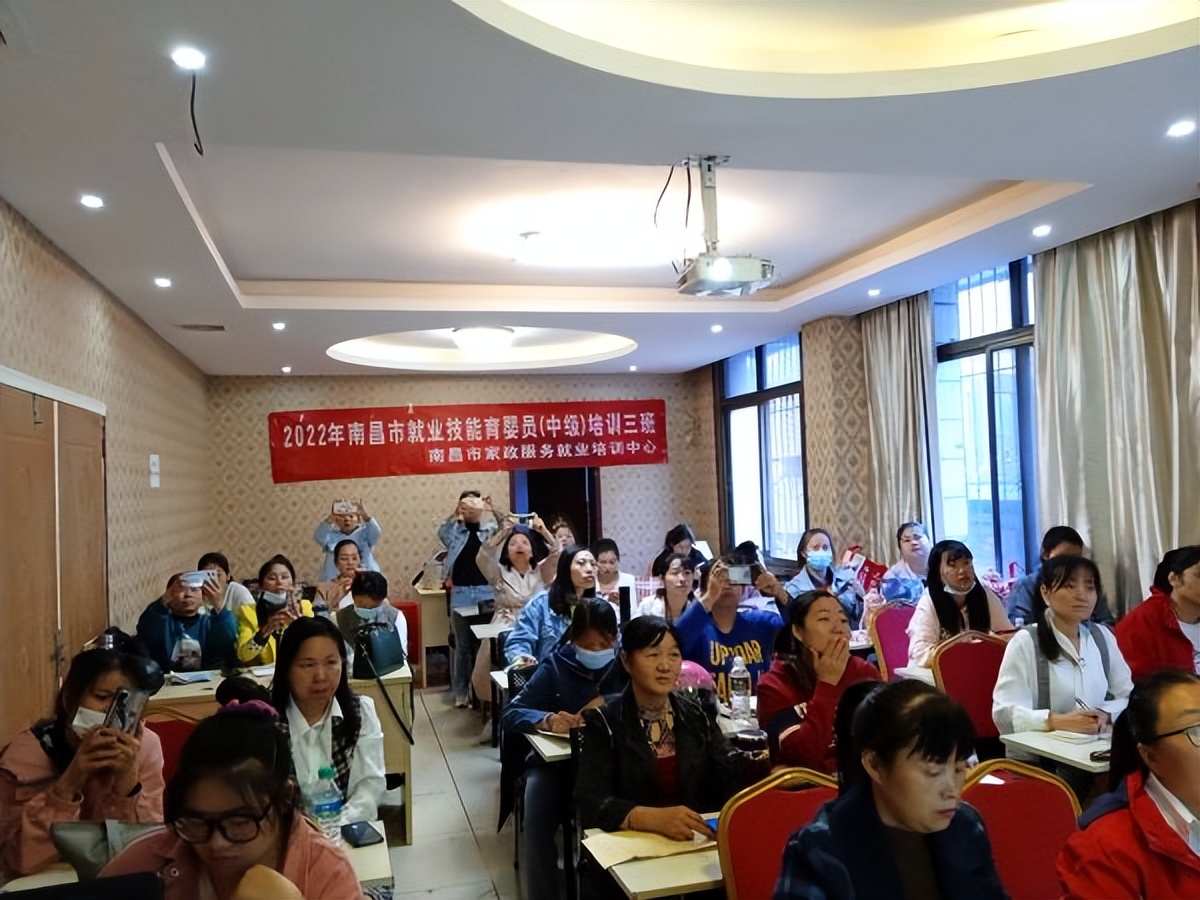 南昌月嫂培训班哪家最正规,南昌金牌月嫂的价格