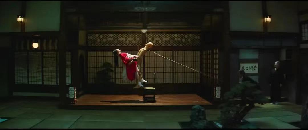 周五的傍晚，最适合观赏情色片。