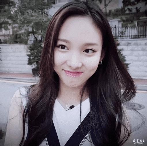 韩国明星秀智是什么脸型,秀智是韩国明星吗