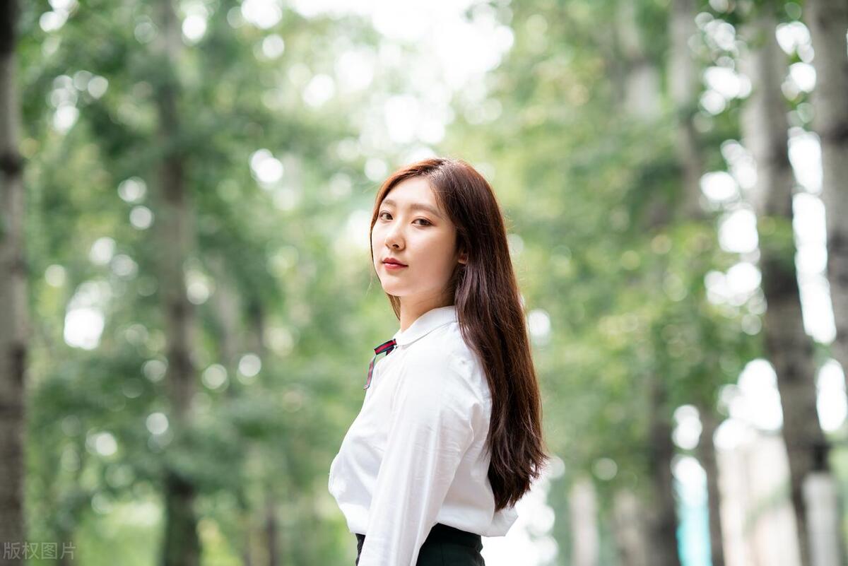 异性要求你主动发信息,异性向你示好是什么意思