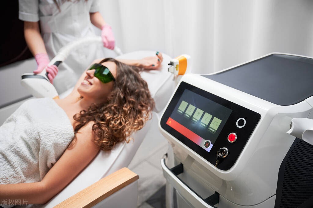 怎样预防身体毛毛脱落,洗澡后腿部掉皮屑是怎么回事