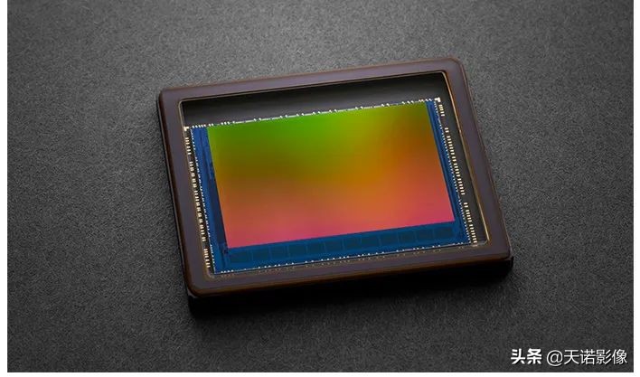 理光GRIIIX相机，可装进口袋的高画质扫街神器