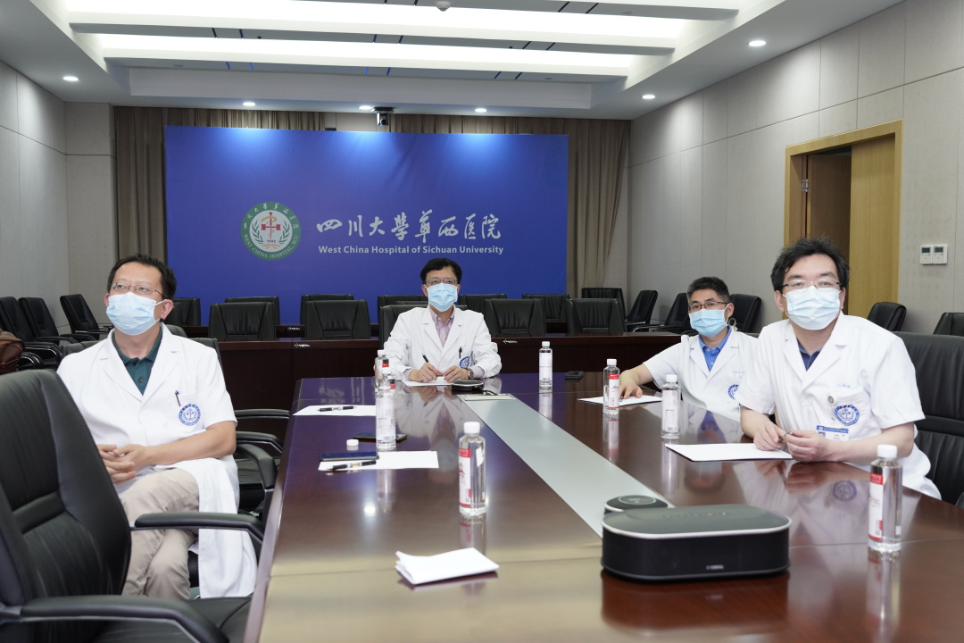 四川雅安地震过后向救援队送水,雅安地震成都救援队