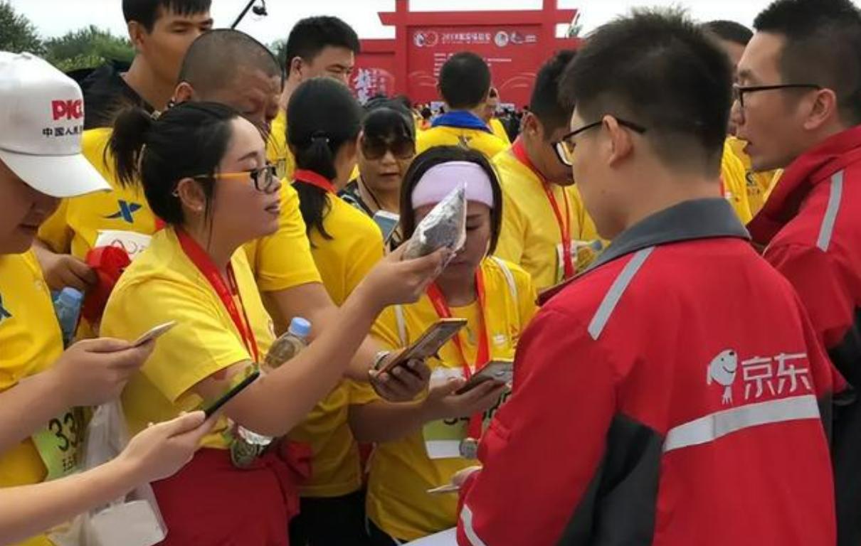 京东营收首次突破千亿,京东营收超越阿里和华为
