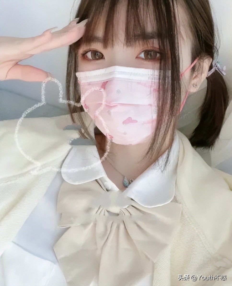 “福利姬”灰色产业链曝光，暗处贩卖自己，收入上千万