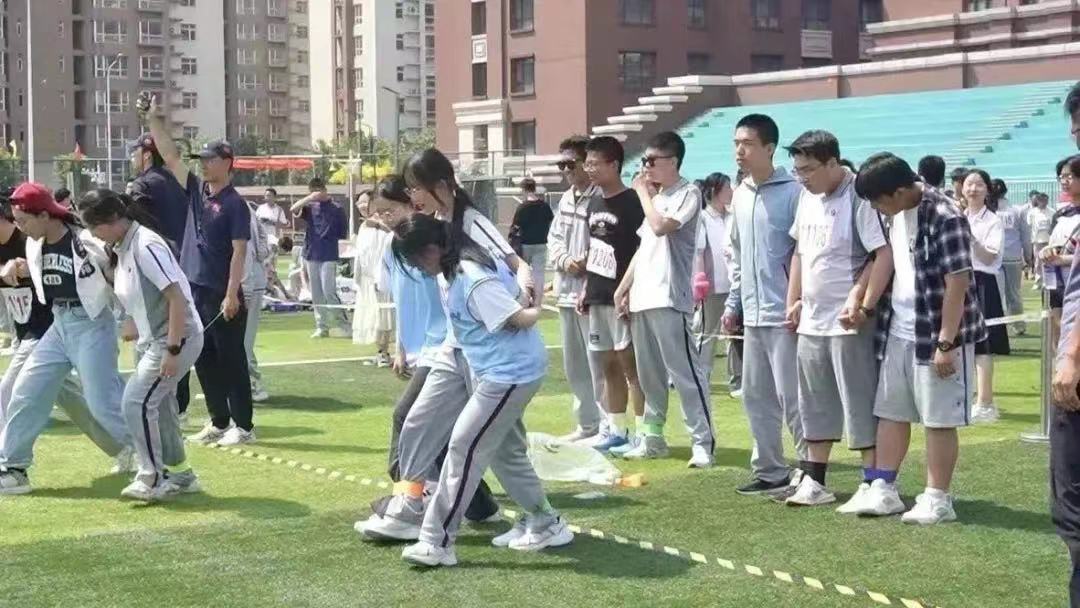 校园运动会开幕式展现青春活力,校园阳光体育运动会