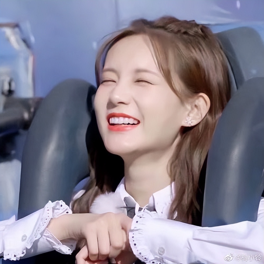 李一桐飞机上脱鞋引争议后续,李一桐揭纱帽