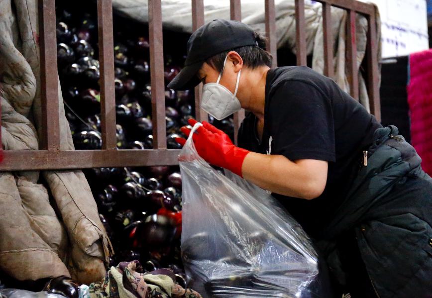 放心菜篮子供应充足,九鼎农贸市场菜篮子