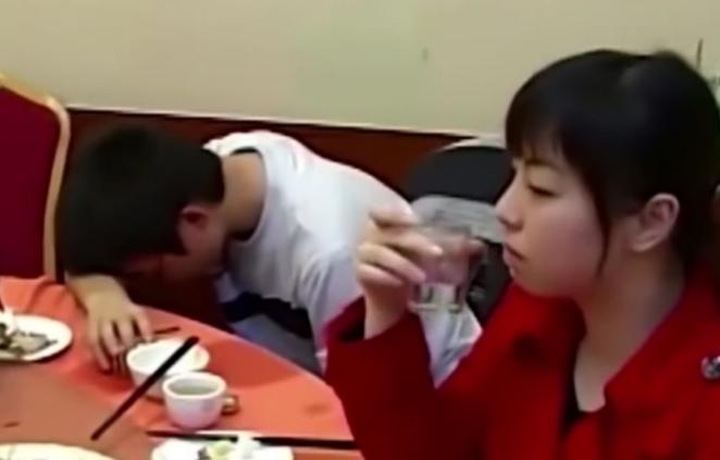 湖南女子被称酒仙在世千杯不醉,湖南千杯不醉的女孩