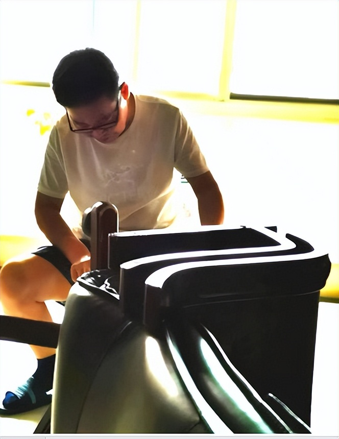 天有一双手——记军休干部吴建德义务为民服务11年