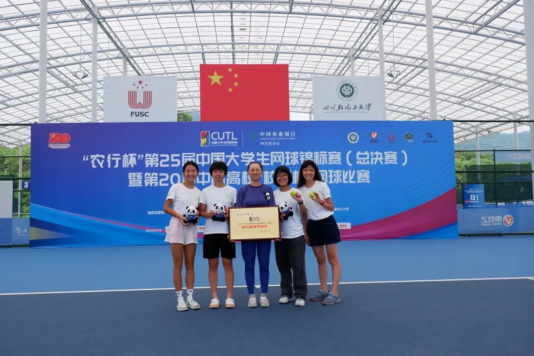 中国大学篮球比赛高燃,世界冠军助阵表演视频