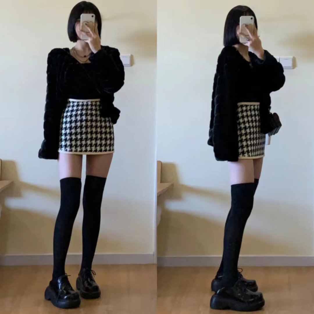 千鸟格半身裙秋冬款a字版30岁,黑白千鸟格半身裙配原绒色毛衫