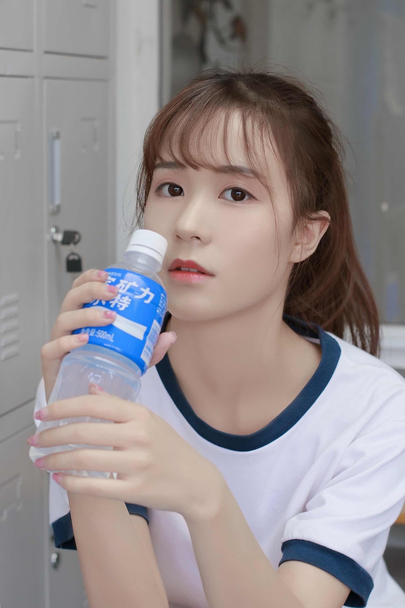 清纯迷人的校花,清纯迷人的小女孩